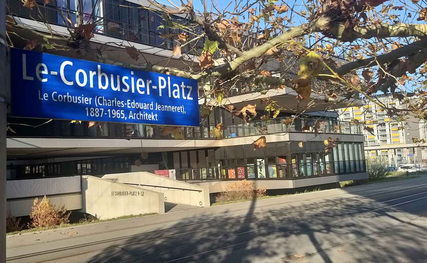 Der Le-Corbusier-Platz in Bern-Brünnen