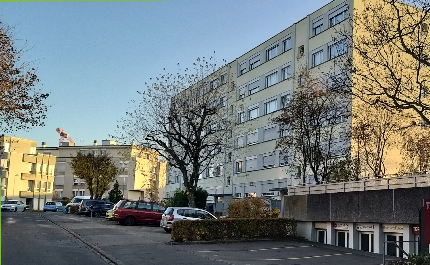 Haeuser der Siedlung Stoeckacker an einem Herbsttag