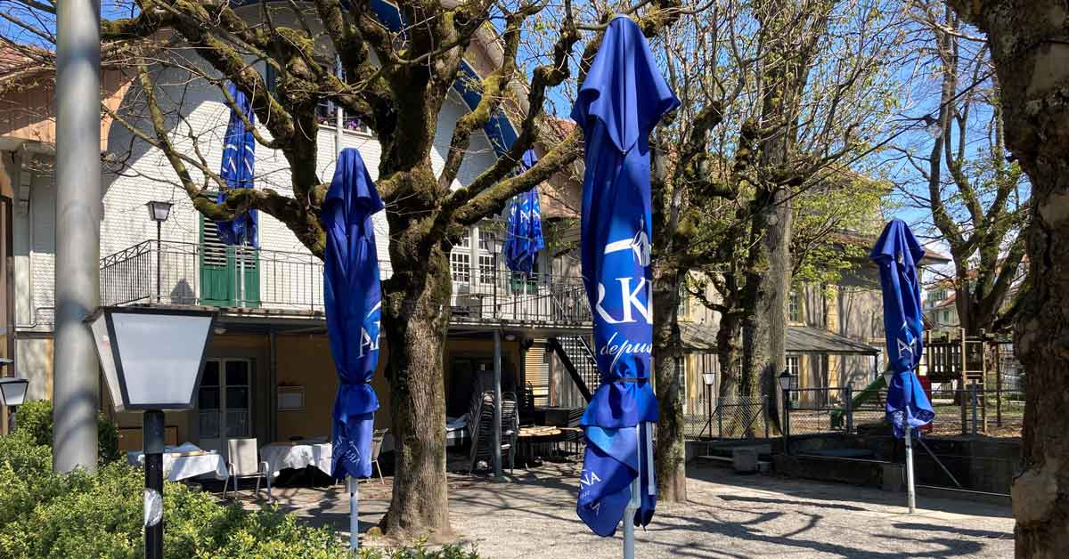 Die leere Terrasse vom Restaurant Sternen in Bümpliz