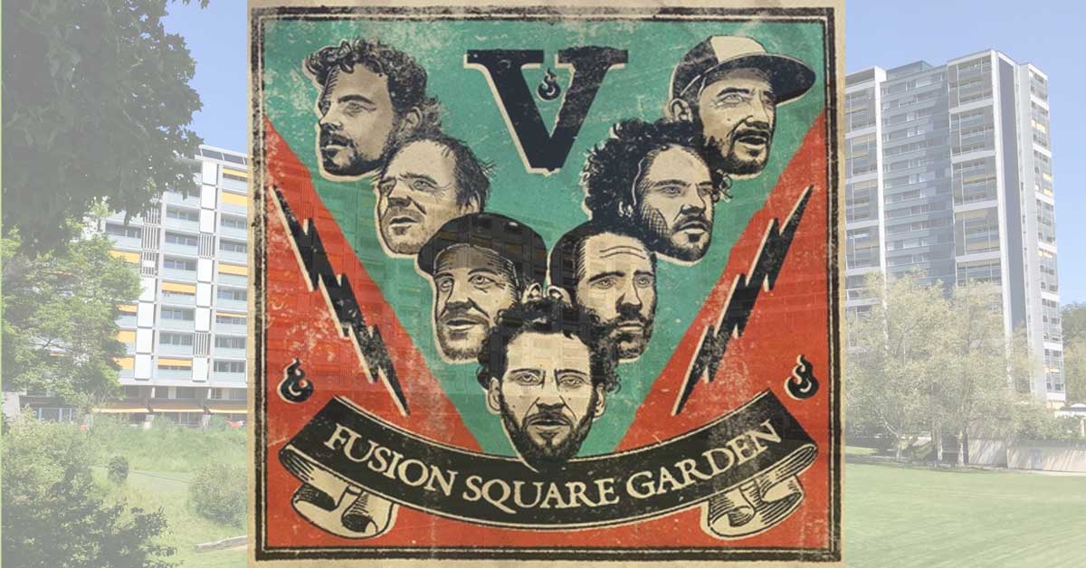 Das Plattencover von Fusion Square Garden. Darauf zu sehen sind die Köpfe aller Bandmitglieder in gezeichneter Form.
